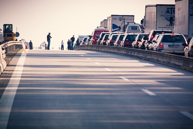 Vehicles on a roadway, representing the need for a WV commercial trucking accident investigation after a crash.